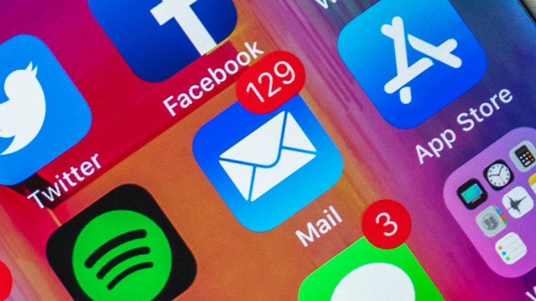 An iPhone screen showing the Apple Mail app with 129 unread emails.