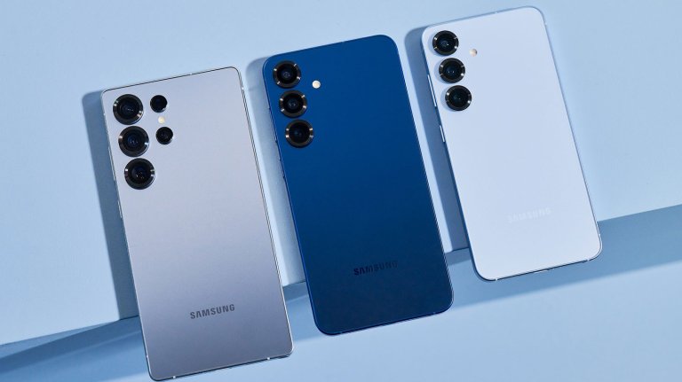 Samsung Galaxy S25 smartphones on a blue background
